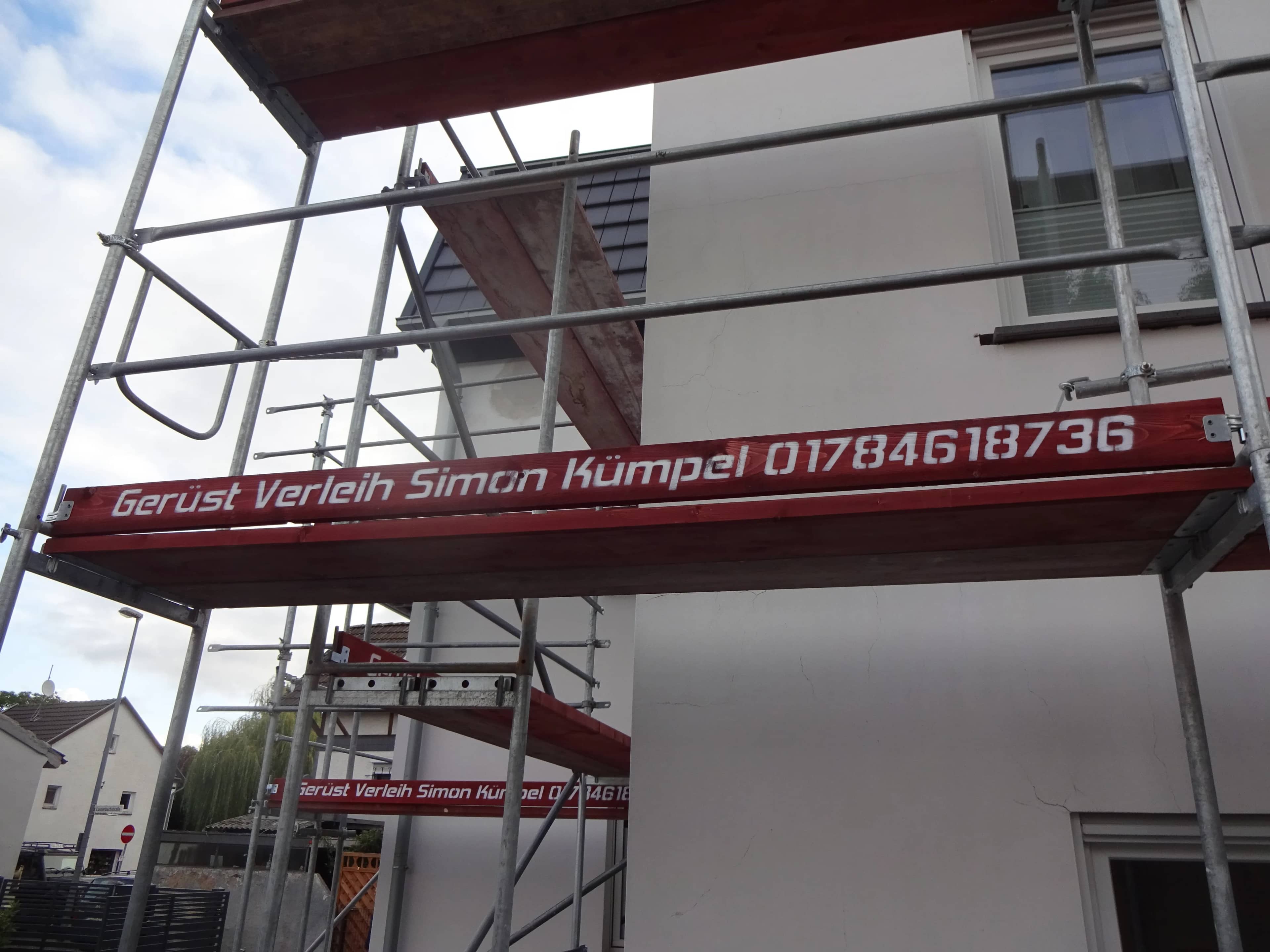 Gerüstbelag mit Firmenbeschriftung Gerüstverleih Simon Kümpel