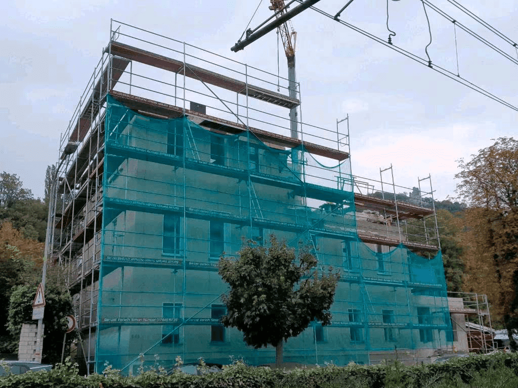 Gerüstbau mit Fassadennetz